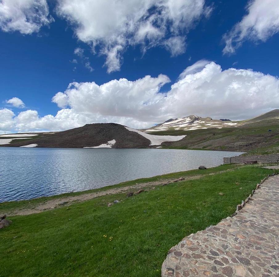 Aparthotel Mount Aragats à Byurakan Extérieur photo